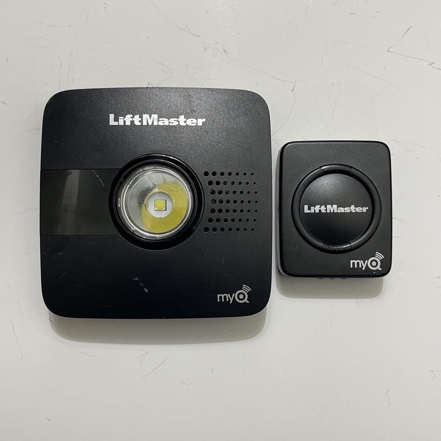 LiftMaster 821LM MyQ Garage Universal Smartphone Garage Door Controller - READ!!